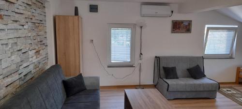 Area tempat duduk di Aura City