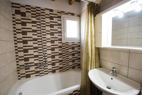 Ванная комната в Villa ARETOUSA - Cretan Hospitality