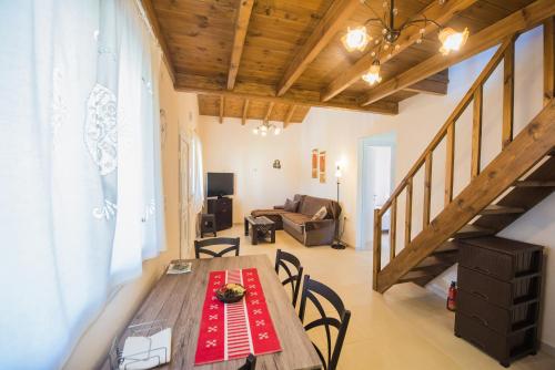 Телевизор и/или развлекательный центр в Villa ARETOUSA - Cretan Hospitality
