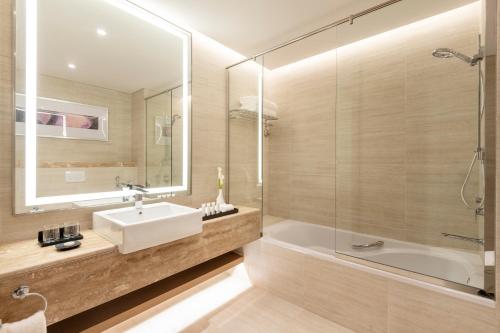 Jouri a Murwab hotel Doha tesisinde bir banyo