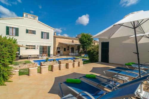 an image of a villa with a swimming pool at Can Bombarda in Llubí