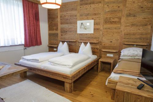 a room with two beds and a television in it at Haus Kogler in Inzersdorf im Kremstal