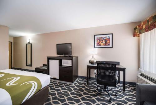 Μια τηλεόραση ή/και κέντρο ψυχαγωγίας στο Quality Inn Jacksonville near Little Rock Air Force Base