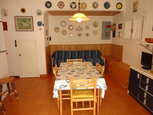 Køkken eller tekøkken på Terraced house with garden