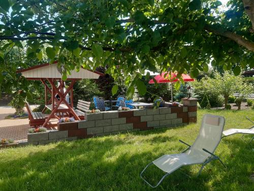 Κήπος έξω από το Pension-Eula