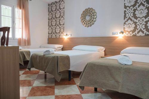 Postel nebo postele na pokoji v ubytování Hostal Colón