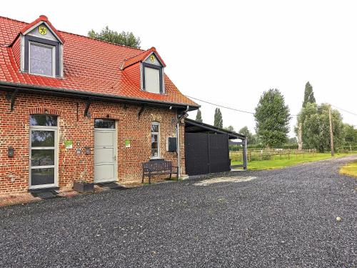 a brick house with a red roof and a driveway at Le Domaine du Templier - Maréchal in Borre