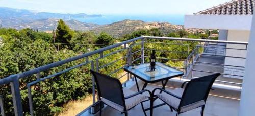 Un balcon sau o terasă la Oktonia apartments-Evia