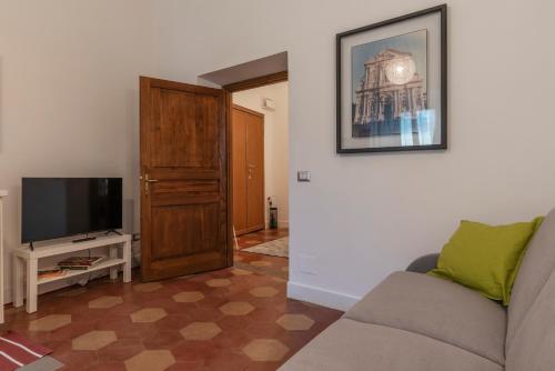GuestHost - Largo di Torre Argentina Apartment