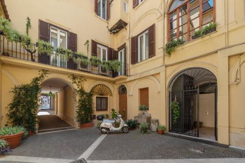 GuestHost - Largo di Torre Argentina Apartment