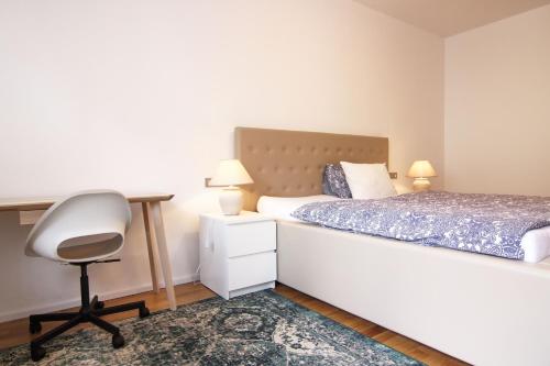 Postel nebo postele na pokoji v ubytování Prague Expat House II