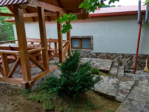 Κήπος έξω από το Садиба у Льотчика