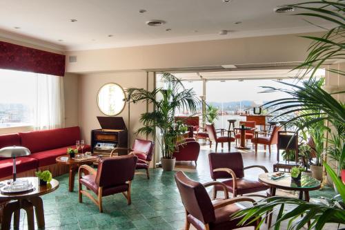 a hotel lobby with tables and chairs at Bettoja Hotel Mediterraneo in Rome