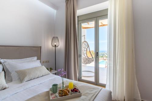 Posteľ alebo postele v izbe v ubytovaní Kallixeni Villas