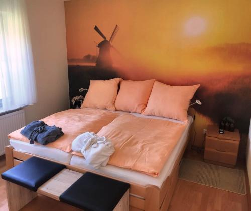 A bed or beds in a room at Ferienhaus Emden Zur Mühle Nordseeküste