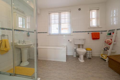 Vonios kambarys apgyvendinimo įstaigoje Merlstead House