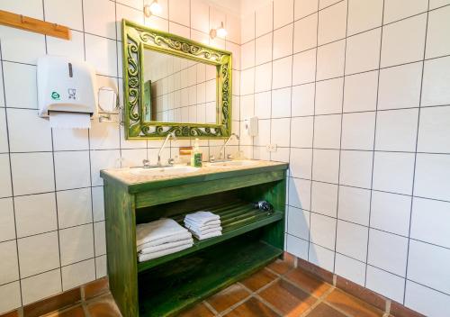 a bathroom with a sink and a mirror at Villa Margarita in Alajuela