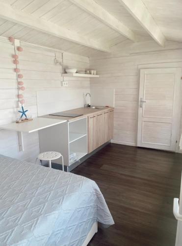 a bedroom with a bed and a kitchen with a sink at LAS CASITAS DE EVA Y LOLA in Valle Gran Rey