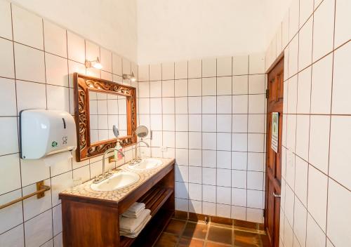 a bathroom with a sink and a mirror at Villa Margarita in Alajuela City
