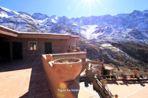 a balcony with a view of a snow covered mountain at Tigmi Tachddirt in Tacheddirt