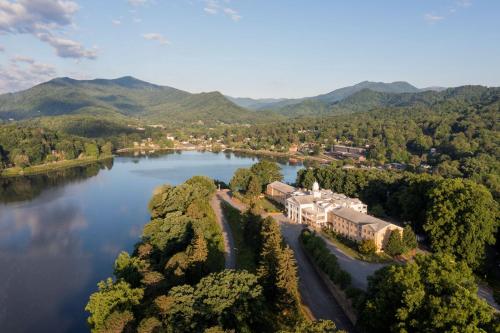 an aerial view of a mansion on a lake at Lambuth Inn in Lake Junaluska