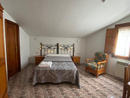 Säng eller sängar i ett rum på Hostal La Alberca