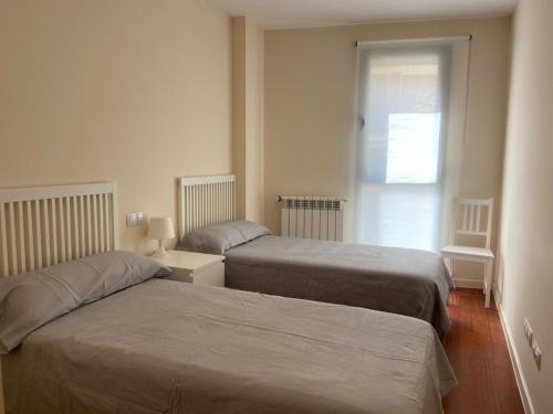 Postel nebo postele na pokoji v ubytování Apartamento Pirineos, Urb Las Margas Golf