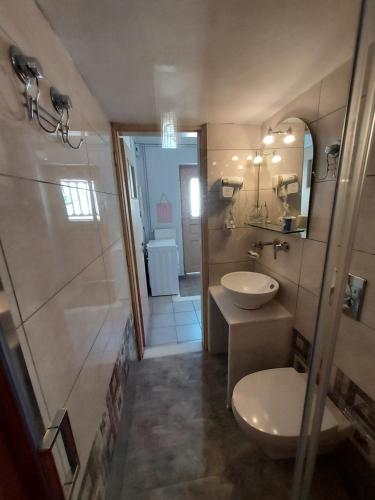 Ванная комната в Aegean Window
