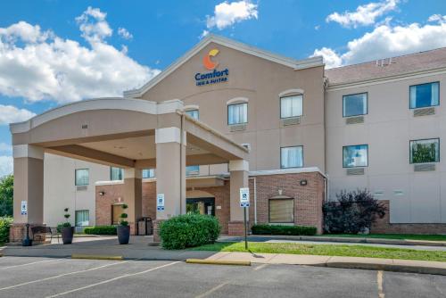 a rendering of a hampton inn and suites at Comfort Inn & Suites St Louis-O'Fallon in O'Fallon
