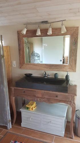 a bathroom with a sink and a mirror at La petite Boulandre in Saint-Antoine-de-Breuilh
