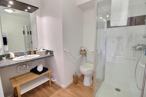 a bathroom with a shower and a toilet and a sink at # BIEN DORMIR à MULHOUSE # L'OCEANIC # CENTRE VILLE # COSY # in Mulhouse