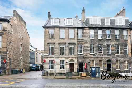 Spacious 2BR-2BA, Charlotte Square - Free Parking by Bonjour Residences Edinburgh