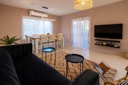 a living room with a couch and a table at Eilat vacation house דירות נופש אילת in Eilat