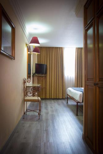 Μια τηλεόραση ή/και κέντρο ψυχαγωγίας στο Hotel Santa Maria
