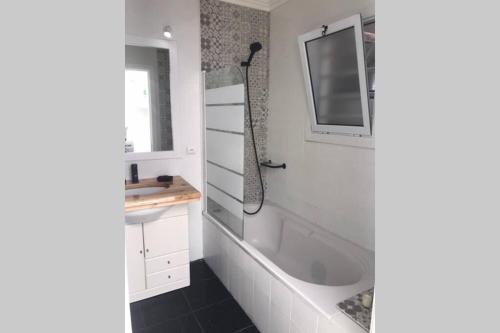 Nhà bếp/bếp nhỏ tại #GC House