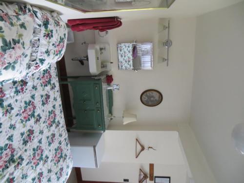 a room with a green cabinet and a window at Northland Lodge in Waterton Park