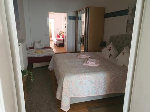 Ein Bett oder Betten in einem Zimmer der Unterkunft Große Ferienwohnung 85qm