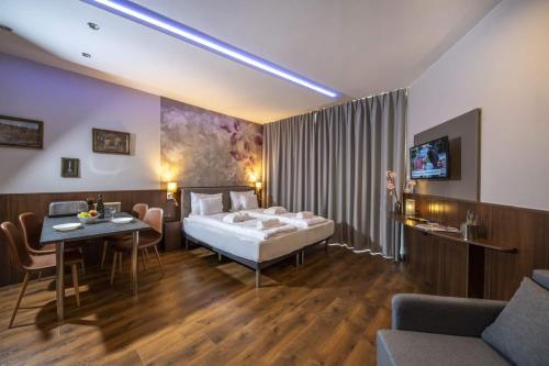 Posteľ alebo postele v izbe v ubytovaní Spa Residence Carbona Hévíz - Relax, Sissi Apartmanok