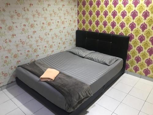 Postel nebo postele na pokoji v ubytování No 96 Nazirin Homestay Lumut