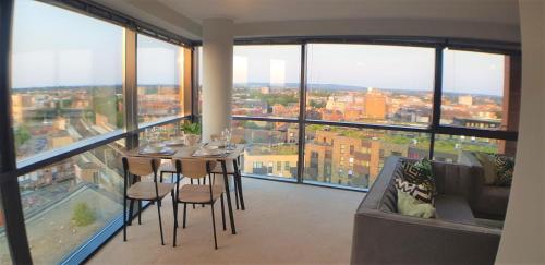 Catchpole Stays - Marconi Plaza- a 2 bed, 2 bathroom apartment with city views in the heart of Chelmsford