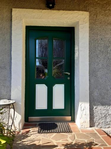 a green door on the side of a building at Schilcherweinbau Vollmaier vlg. Wieser in Sankt Stefan ob Stainz