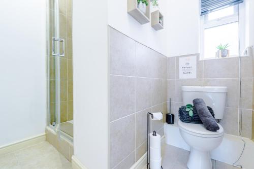 Vannituba majutusasutuses Stylish Chester City Centre apartment by 53 Degrees Property, Ideal for Couples & Business Professionals - Sleeps 4