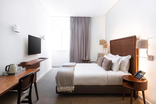 Corpo Santo Lisbon Historical Hotel — Photo of the whole room