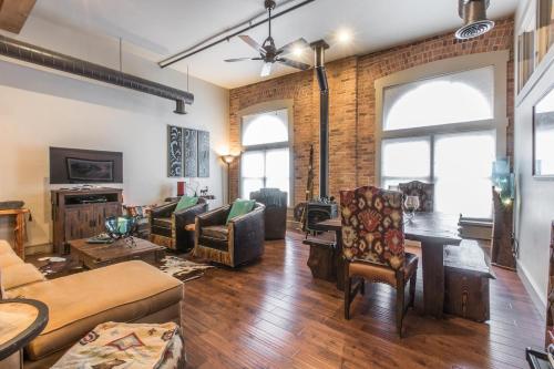 708 Main St Unit 4 – Photos 2