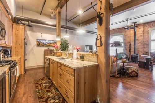 708 Main St Unit 4 – Photos 3