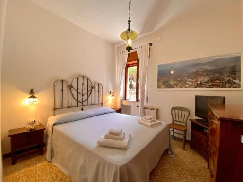 Tempat tidur dalam kamar di Villa Tana Pacenzia