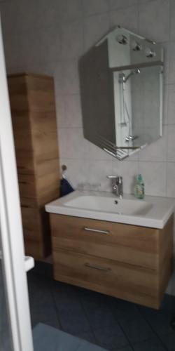 Un baño de Privatzimmer Helga Haselberger