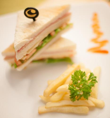 Makanan di atau berdekatan hotel