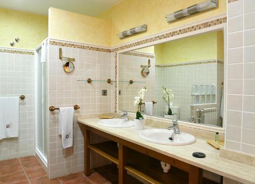Ett badrum på Hotel Rural La Moragona