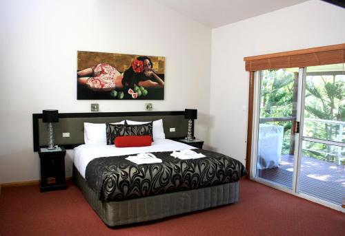 a bedroom with a bed and a window at Forrester Court Cliff Top Cottages in Cascade